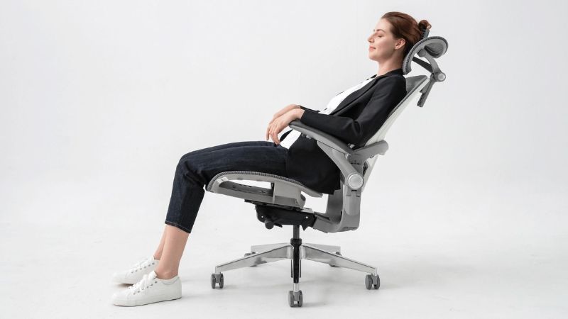 Cách chỉnh ghế, bàn, màn hình và bàn phím