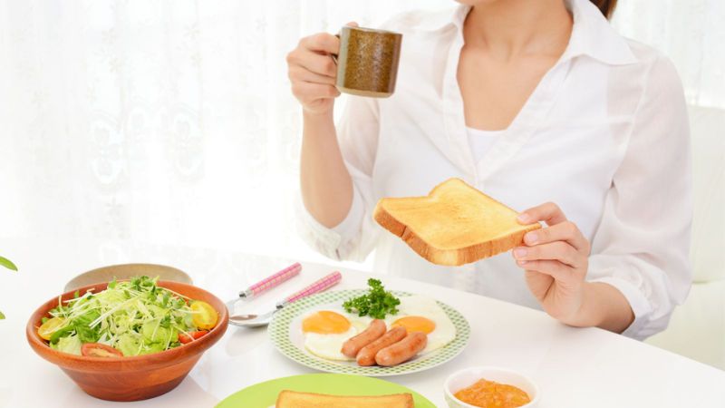Những trường hợp cần điều chỉnh thời điểm ăn sáng